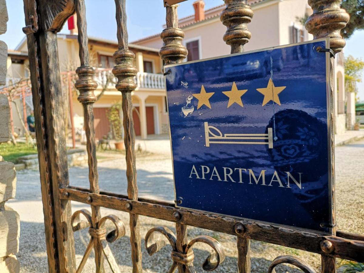 Apartment Poesia Poreč Exteriör bild